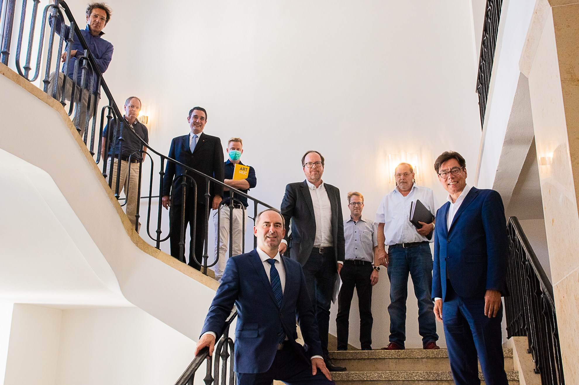 Bayerische Unternehmer mit Wirtschaftsminister Aiwanger und Achim von Michel