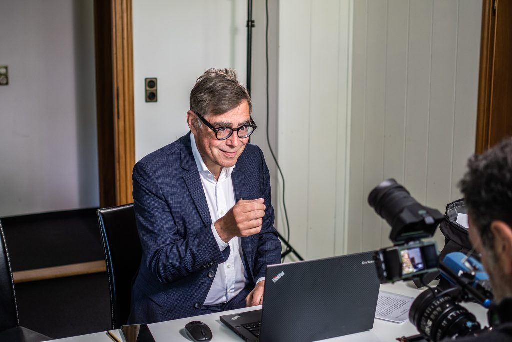 Interview bayerischer Rundfunk - Achim von Michel, PR Berater