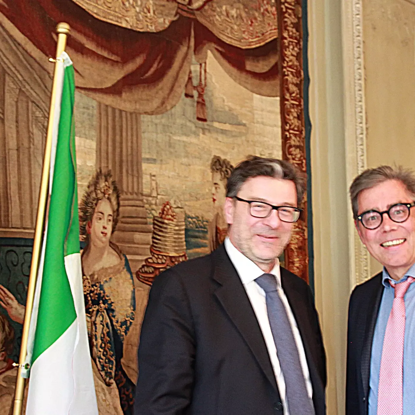 Italiens Wirtschaftsminister mit Achim von Michel im Bayerischen Hof in München